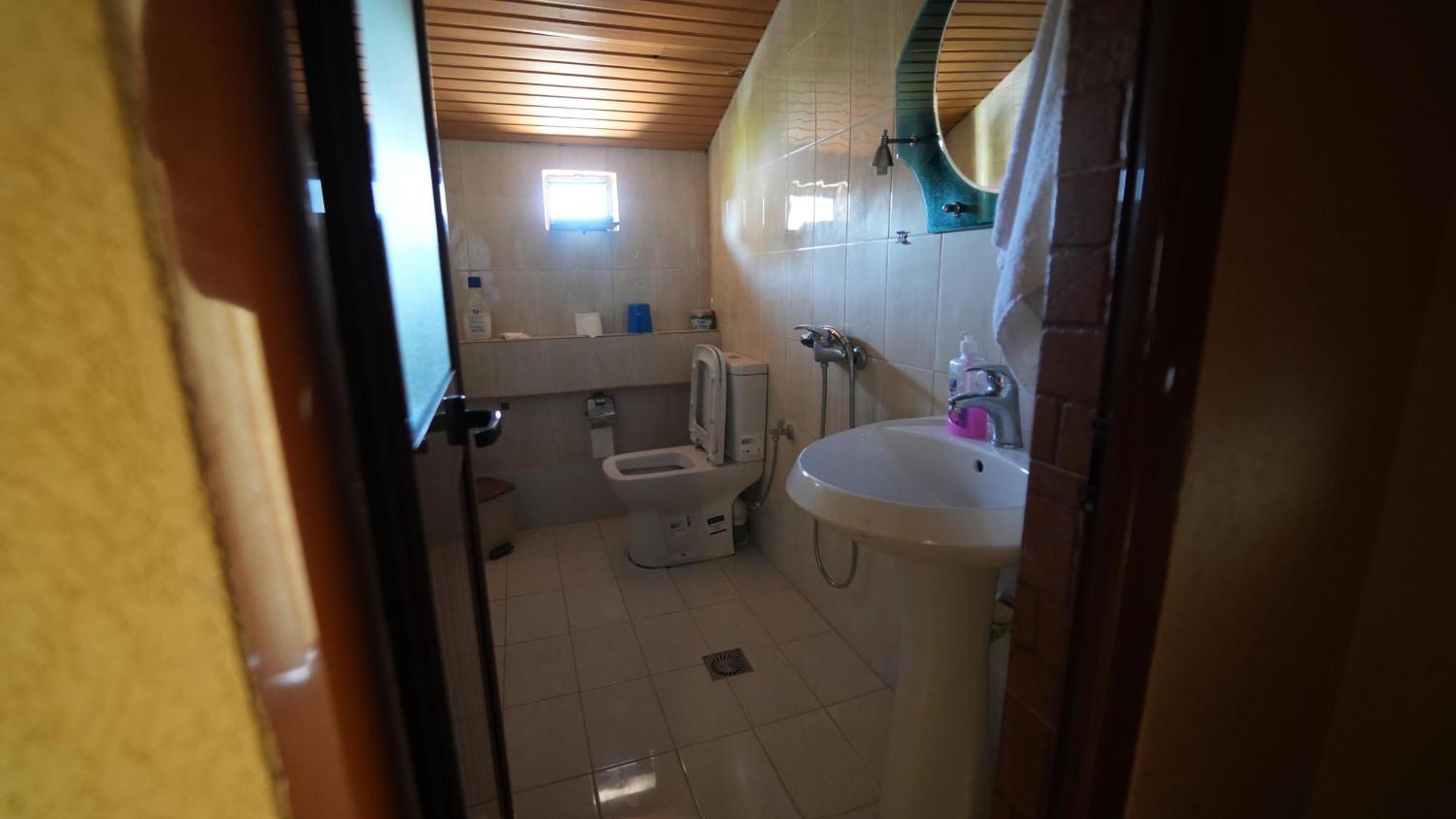 Alen Bar Hotel Тирана Экстерьер фото
