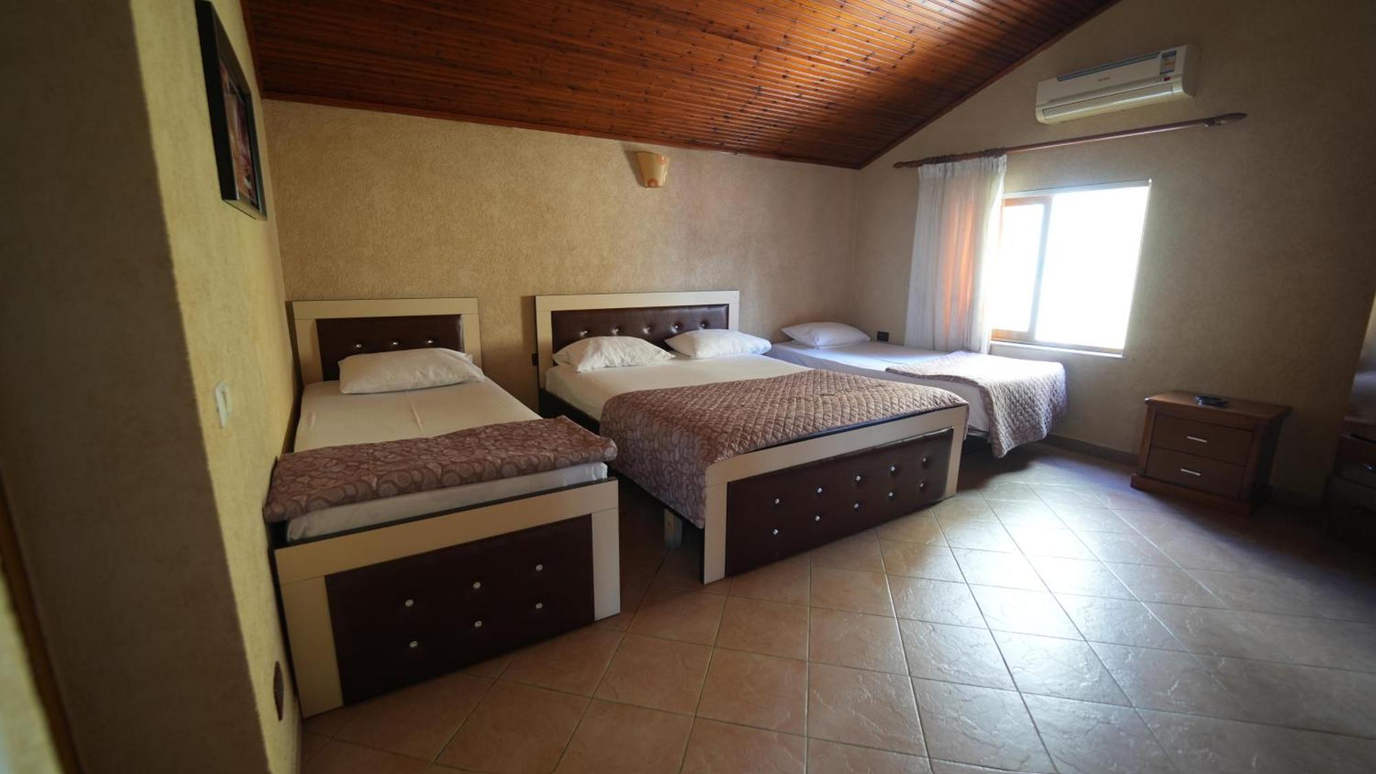 Alen Bar Hotel Тирана Экстерьер фото