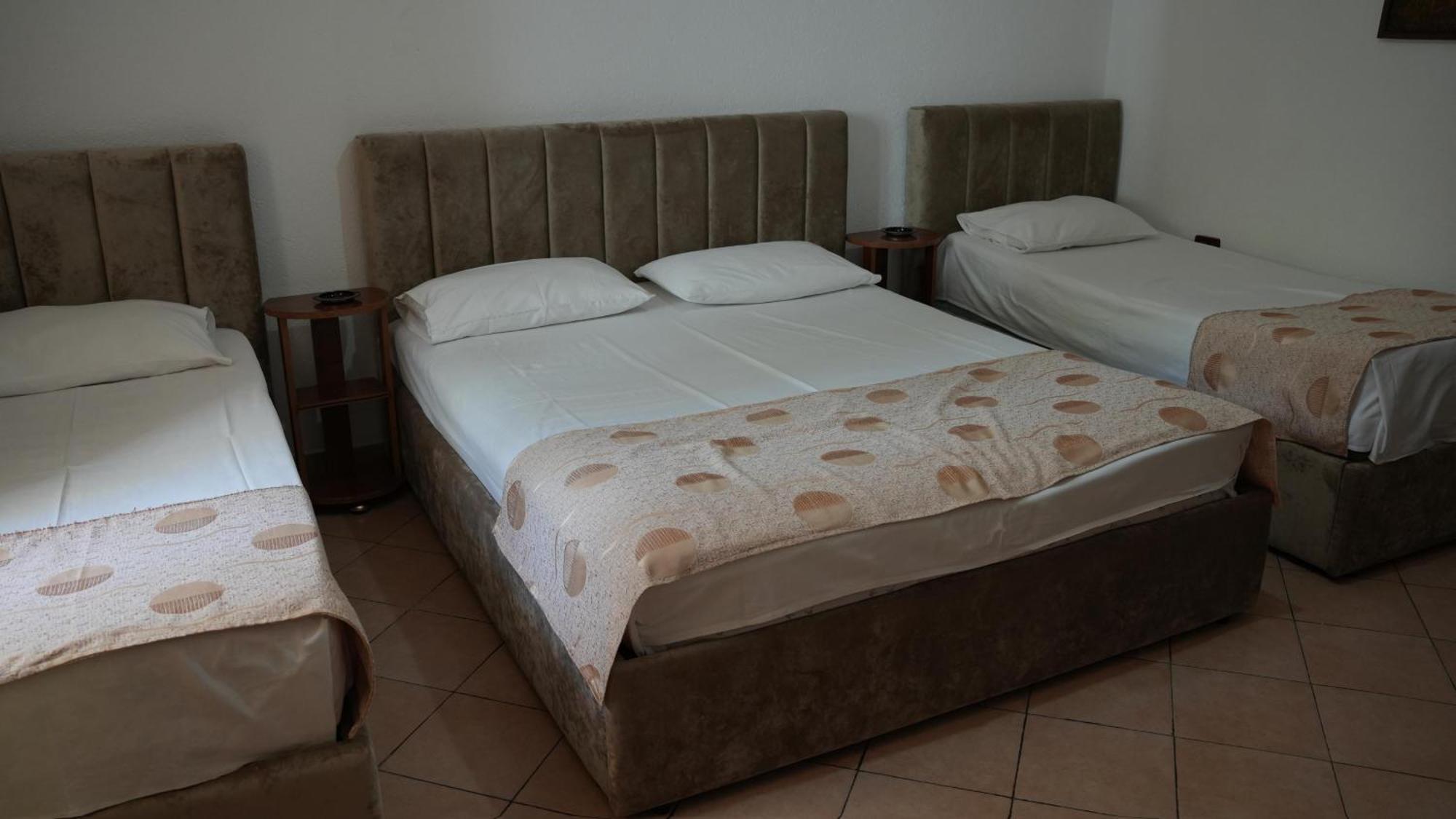 Alen Bar Hotel Тирана Экстерьер фото