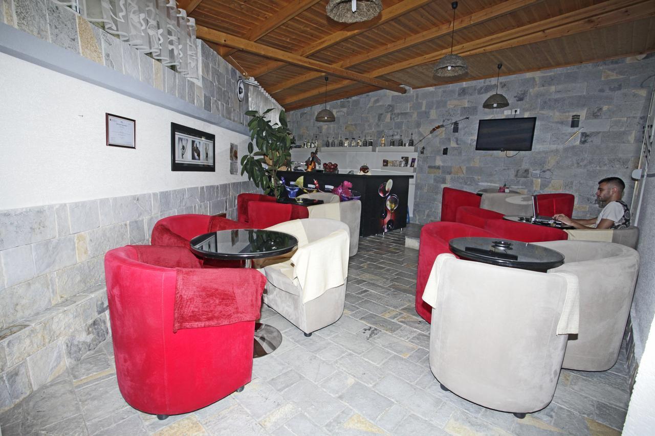 Alen Bar Hotel Тирана Экстерьер фото