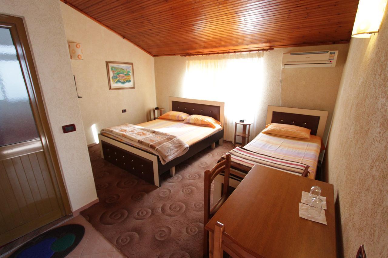 Alen Bar Hotel Тирана Экстерьер фото