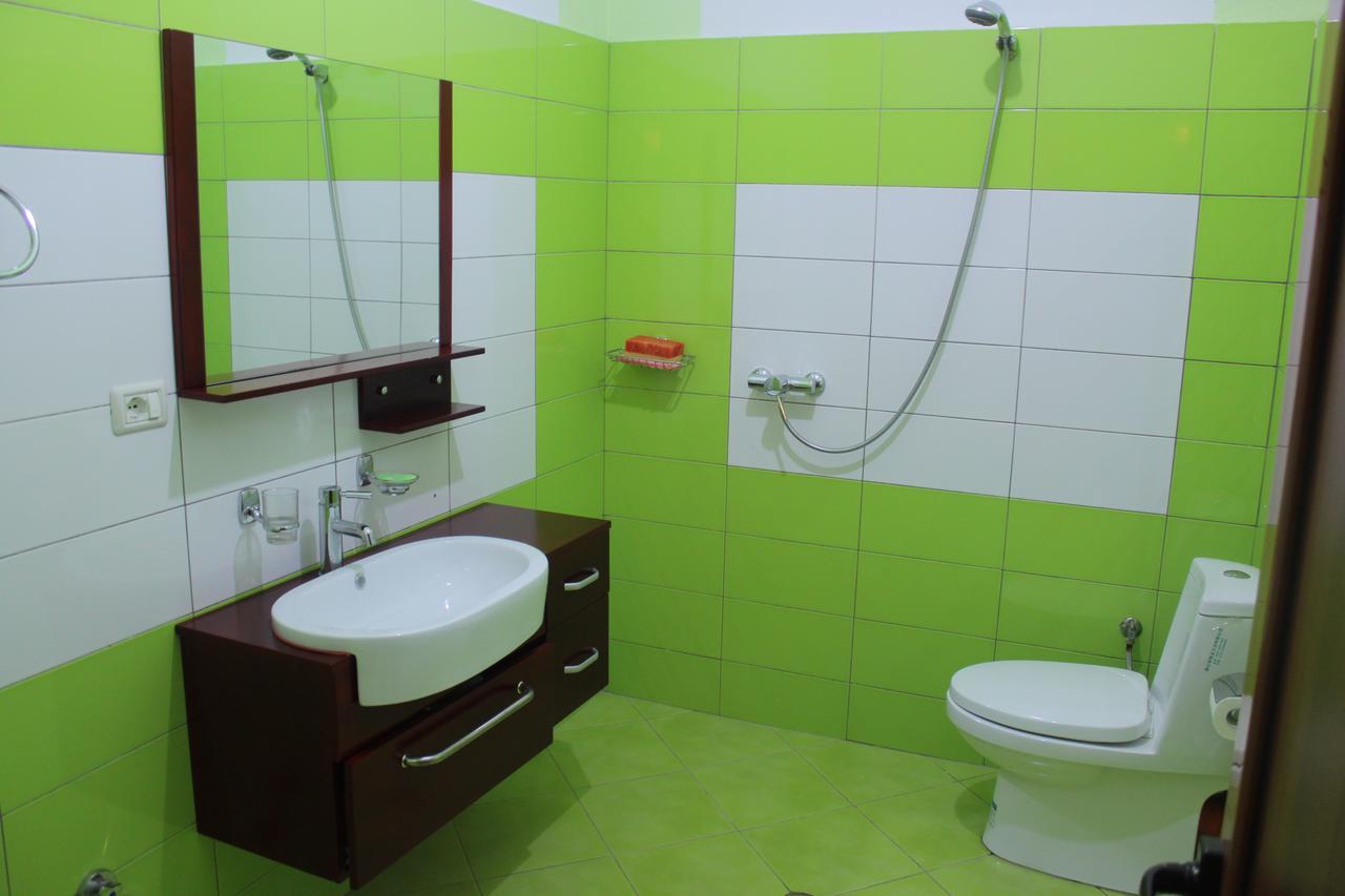 Alen Bar Hotel Тирана Экстерьер фото